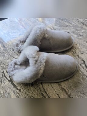 Koolaburra By Ugg Gray Fuzzy Slippers Womens Size 6 NWOB